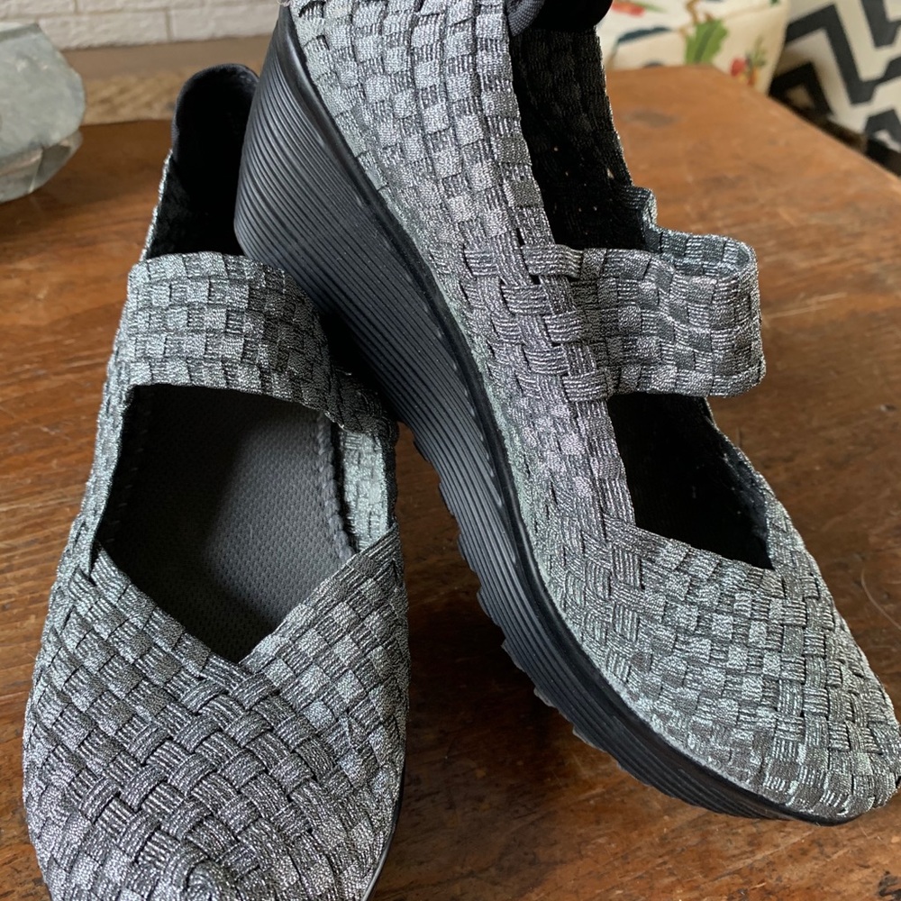 COMFY!!! St John’s Bay Karma Wedge